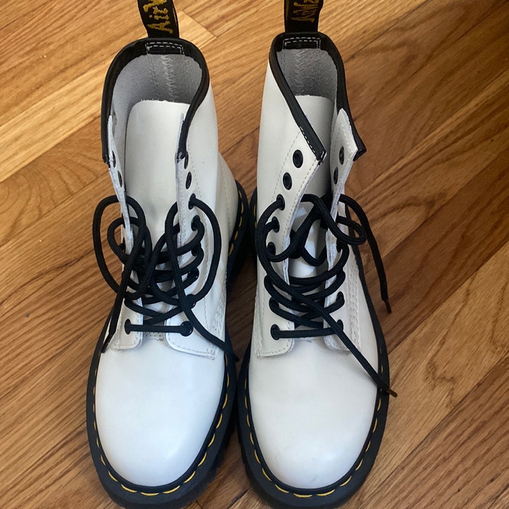 White doc Martin boots size 6 women’s